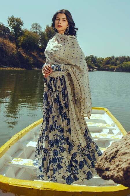 Paulmi And Harsh White Organza, Georgette V Neck Printed Lehenga Set Online at Aza Fashions Paulmi And Harsh_White Organza, Georgette V Neck Printed Lehenga Set_Online_at_Aza_Fashions