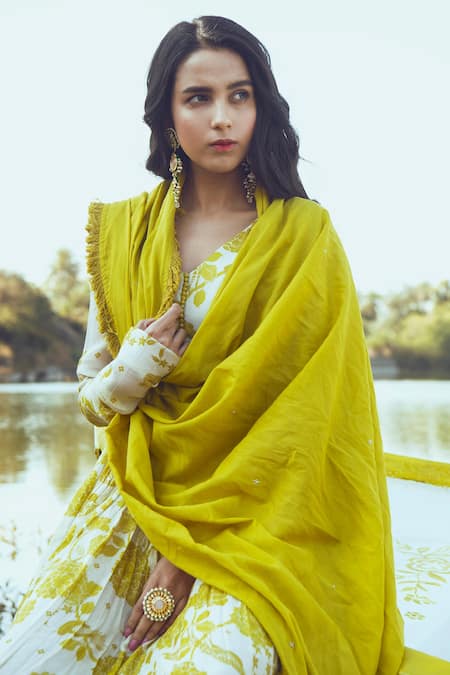 Shop_Paulmi And Harsh_White Anarkali Malai Chanderi Dupatta Mul Cotton V Neck With _Online_at_Aza_Fashions