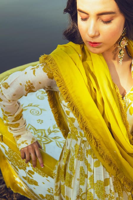 Paulmi And Harsh_White Anarkali Malai Chanderi Dupatta Mul Cotton V Neck With _at_Aza_Fashions