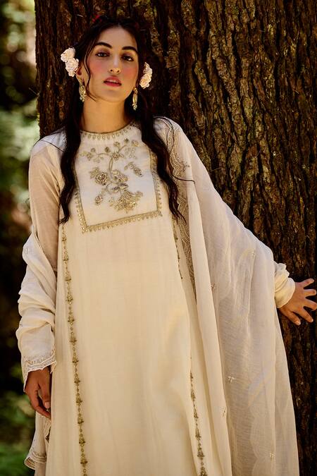 Shop_Paulmi And Harsh_White Chanderi Mirrors, Sequins, Cutdana And Resham Thread Work, Kurta Palazzo Set _Online_at_Aza_Fashions