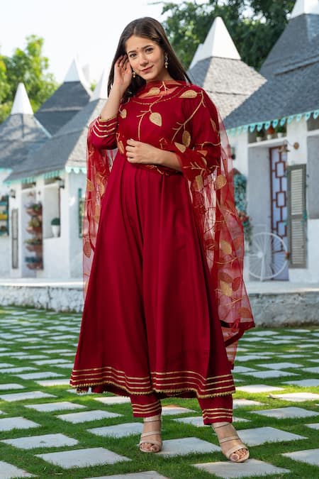 Pheeta Maroon Rayon Plain Round Anarkali Set With Embroidered Dupatta For Women