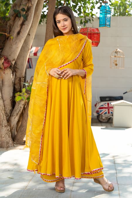 rashora Anarkali Gown Price in India - Buy rashora Anarkali Gown online at  Flipkart.com
