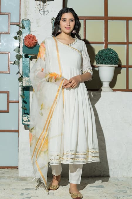 Pheeta White Cotton Plain V Neck Angrakha Set With Doriya Dupatta