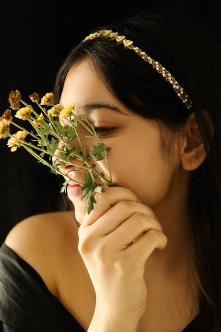 Do Taara Gold Kundan Multi Layer Hairband 