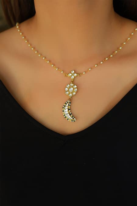Do Taara Crescent Moon Kundan Necklace 