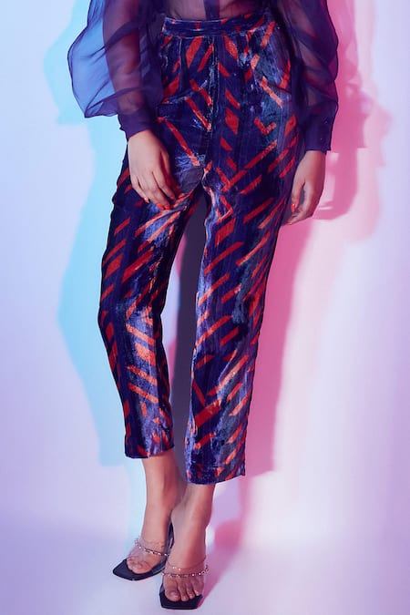 NANGALIA RUCHIRA Women Purple Velvet Kurta with Trousers & Dupatta Price in  India, Full Specifications & Offers | DTashion.com