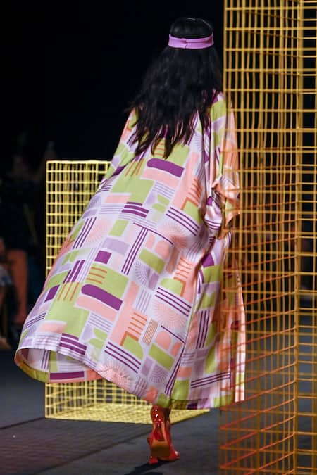Nirmooha Geometric Print Cape 