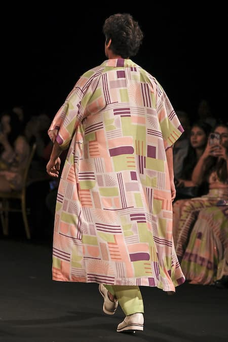 Nirmooha Geometric Print Cape 