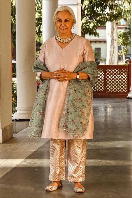 Palak & Mehak Purple Organza, Dupion Silk Floral V Neck Placement Embroidered Kurta Set 