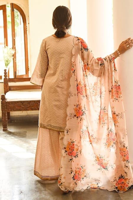 Shop Palak & Mehak Peach Net, Crepe Block Print Boat Neck Placement Embroidered Kurta Set at Aza Fashions Shop_Palak & Mehak_Peach Net, Crepe Block Print Boat Neck Placement Embroidered Kurta Set _at_Aza_Fashions