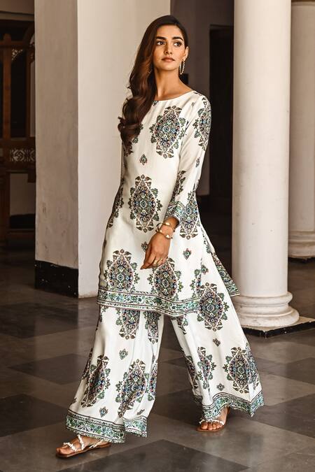 Palak & Mehak White Crepe Printed Block Boat Neck Kurta Set at Aza Fashions Palak & Mehak_White Crepe Printed Block Boat Neck Kurta Set _at_Aza_Fashions