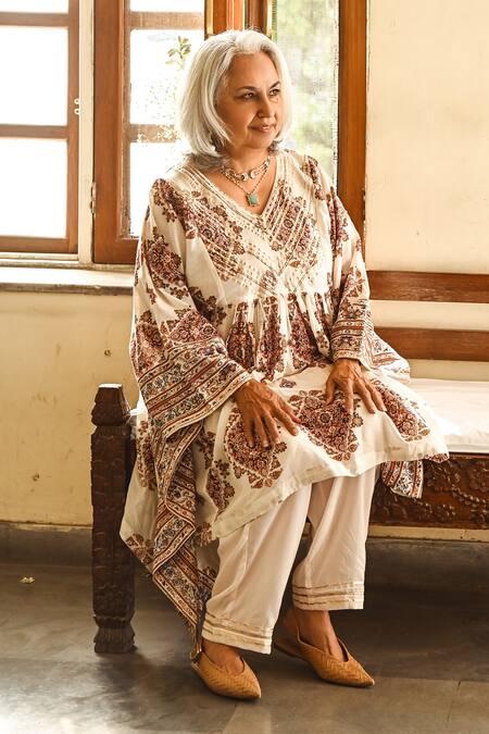 Buy_Palak & Mehak_White Cotton Block Print, Gota Patti V Neck Kaftan Tunic And Pant Set _Online_at_Aza_Fashions