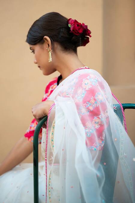 Pita Nila White Raw , Organza Round Saree With Blouse Online at Aza Fashions Pita Nila_White Raw , Organza Round Saree With Blouse _Online_at_Aza_Fashions