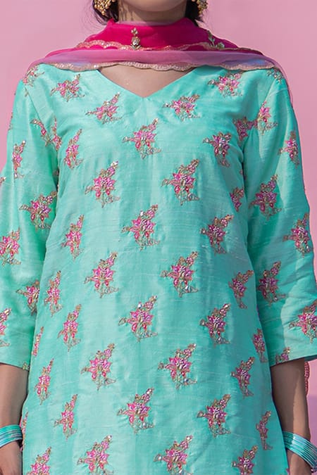 Buy Pita Nila Green Raw , Chanderi, Organza V Neck Printed Kurta Set Online at Aza Fashions Buy_Pita Nila_Green Raw , Chanderi, Organza V Neck Printed Kurta Set _Online_at_Aza_Fashions