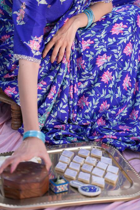 Pita Nila Purple Raw , Satin Organza Round Printed Saree With Blouse Online at Aza Fashions Pita Nila_Purple Raw , Satin Organza Round Printed Saree With Blouse _Online_at_Aza_Fashions