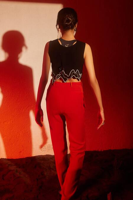 Shop_Pocket Stories_Black Microfiber Beads Round Neck Wave Pattern Crop Top 