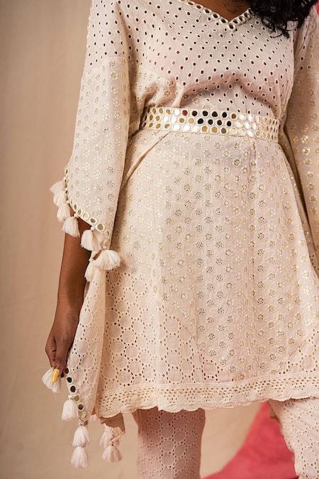 Buy Surily G Ivory Cotton Floral, Mirror V Neck Cutwork Kaftan Online at Aza Fashions Buy_Surily G_Ivory Cotton Floral, Mirror V Neck Cutwork Kaftan _Online_at_Aza_Fashions