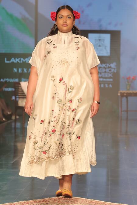 Prama By Pratima Pandey_White Cotton, Silk Chanderi Floral Motifs Embroidered Tunic And Crushed Inner_Online_at_Aza_Fashions