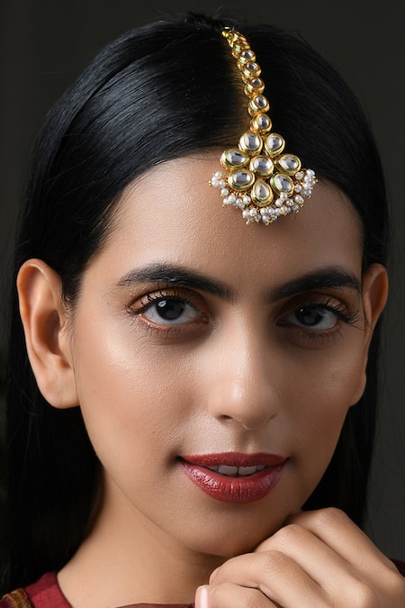 Paisley Pop_Gold Plated Floral Kundan Maangtikka _Online_at_Aza_Fashions