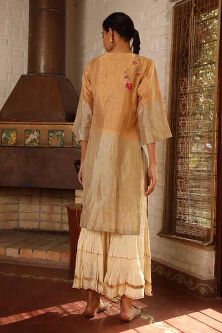 Shop Prama By Pratima Pandey Gold Handwoven Silk Chanderi Round Zari Kurta Set at Aza Fashions Shop_Prama By Pratima Pandey_Gold Handwoven Silk Chanderi Round Zari Kurta Set _at_Aza_Fashions