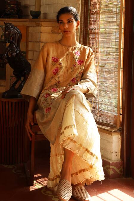 Prama By Pratima Pandey Gold Handwoven Silk Chanderi Round Zari Kurta Set Online at Aza Fashions Prama By Pratima Pandey_Gold Handwoven Silk Chanderi Round Zari Kurta Set _Online_at_Aza_Fashions