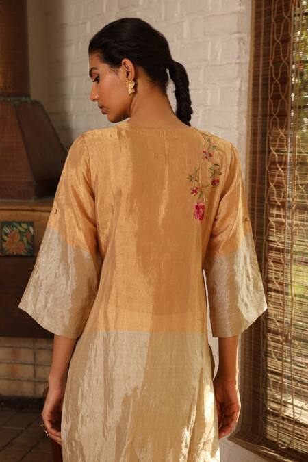 Shop Prama By Pratima Pandey Gold Handwoven Silk Chanderi Round Zari Kurta Set Online at Aza Fashions Shop_Prama By Pratima Pandey_Gold Handwoven Silk Chanderi Round Zari Kurta Set _Online_at_Aza_Fashions