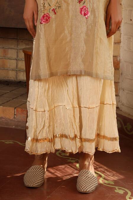 Prama By Pratima Pandey Gold Handwoven Silk Chanderi Round Zari Kurta Set at Aza Fashions Prama By Pratima Pandey_Gold Handwoven Silk Chanderi Round Zari Kurta Set _at_Aza_Fashions