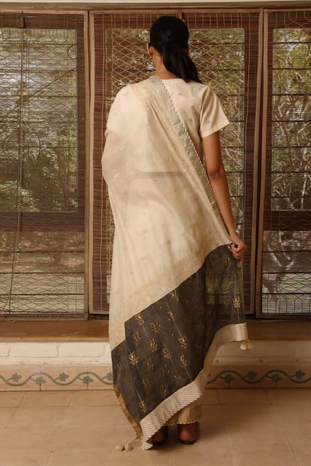 Shop Prama By Pratima Pandey Beige Kora Handwoven Silk Chanderi Round Saree at Aza Fashions Shop_Prama By Pratima Pandey_Beige Kora Handwoven Silk Chanderi Round Saree_at_Aza_Fashions