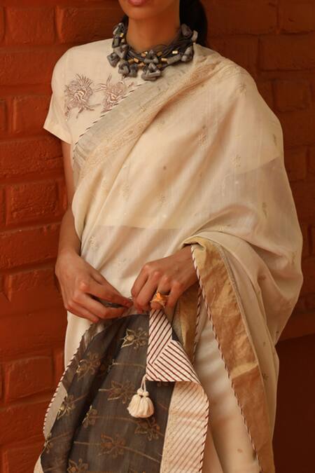 Shop Prama By Pratima Pandey Beige Kora Handwoven Silk Chanderi Round Saree Online at Aza Fashions Shop_Prama By Pratima Pandey_Beige Kora Handwoven Silk Chanderi Round Saree_Online_at_Aza_Fashions