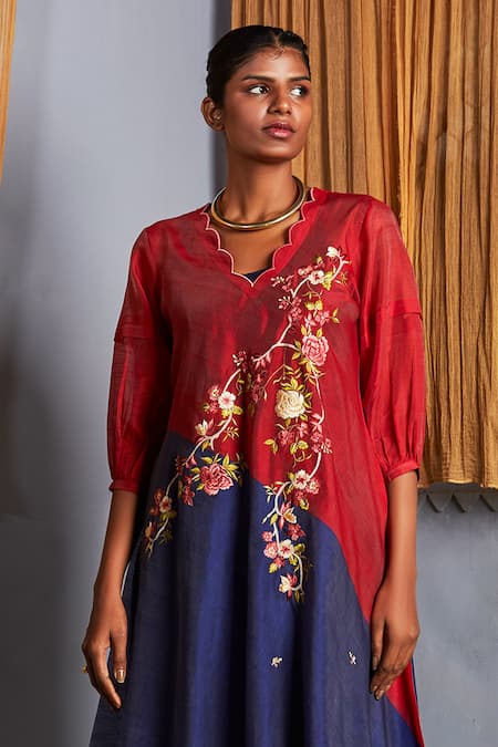 Prama By Pratima Pandey Blue Silk Maheshwari V Neck Embroidered Tunic Online at Aza Fashions Prama By Pratima Pandey_Blue Silk Maheshwari V Neck Embroidered Tunic _Online_at_Aza_Fashions