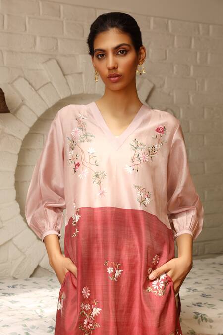 Buy Prama By Pratima Pandey White Cotton, Silk Maheshwari V Neck Kurta Set Online at Aza Fashions Buy_Prama By Pratima Pandey_White Cotton, Silk Maheshwari V Neck Kurta Set _Online_at_Aza_Fashions