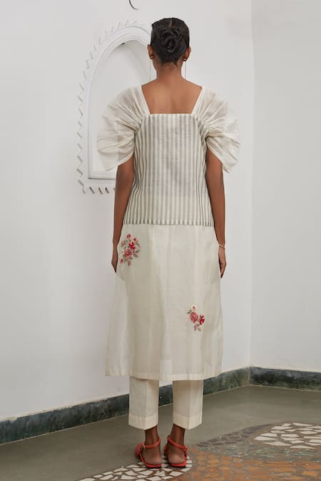 Shop Prama By Pratima Pandey Off White Sweetheart Neck Silk Chanderi Embroidered Tunic at Aza Fashions Shop_Prama By Pratima Pandey_Off White Sweetheart Neck Silk Chanderi Embroidered Tunic _at_Aza_Fashions