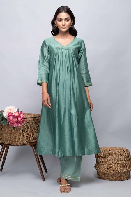 Kalakaari By Sagarika_Green Cotton, Chanderi Silk, Kota Doria Threadwork Leaf Neck Kurta Set_Online_at_Aza_Fashions