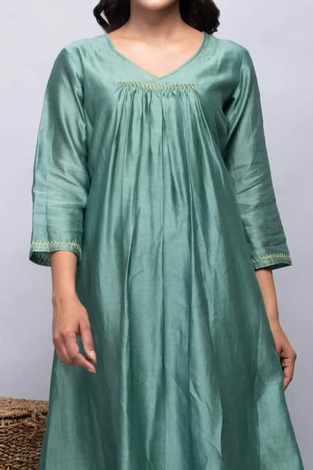 Kalakaari By Sagarika_Green Cotton, Chanderi Silk, Kota Doria Threadwork Leaf Neck Kurta Set_at_Aza_Fashions