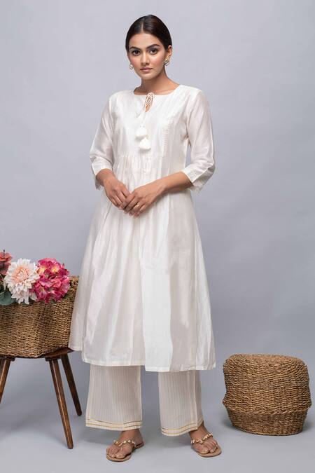 Kalakaari By Sagarika_White Chanderi Silk Threadwork Notched Kurta Set_Online_at_Aza_Fashions