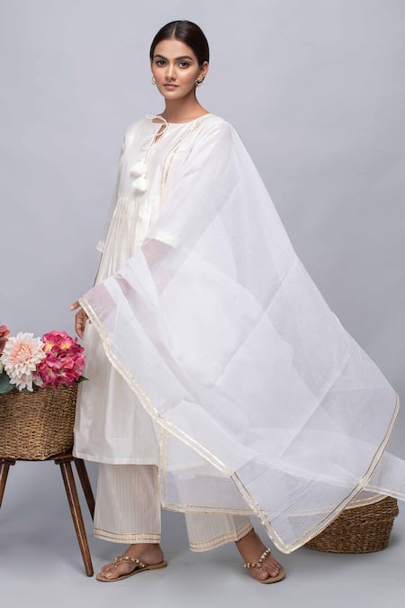 Buy_Kalakaari By Sagarika_White Chanderi Silk Threadwork Notched Kurta Set_Online_at_Aza_Fashions