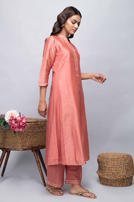Kalakaari By Sagarika_Peach Cotton, Chanderi Silk Plain V Neck Kurta And Pant Set _Online_at_Aza_Fashions