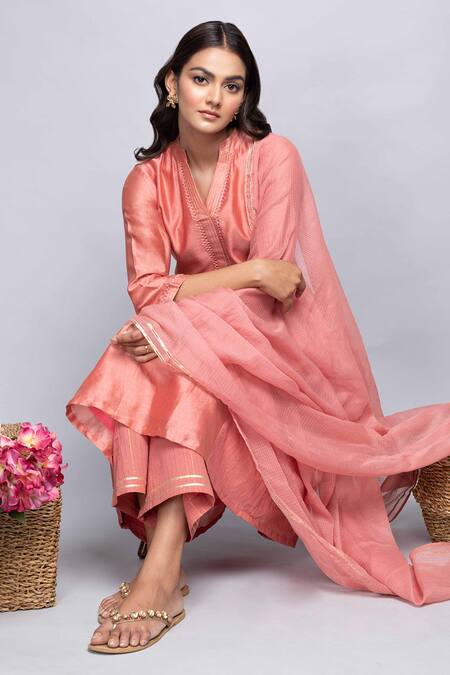 Buy_Kalakaari By Sagarika_Peach Cotton, Chanderi Silk Plain V Neck Straight Kurta Set_Online_at_Aza_Fashions