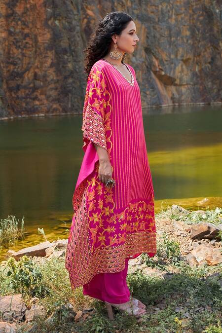 Pooja Rajgarhia Gupta Pink Crepe V Neck Printed Kaftan Set Online at Aza Fashions Pooja Rajgarhia Gupta_Pink Crepe V Neck Printed Kaftan Set _Online_at_Aza_Fashions