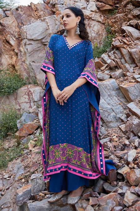 Pooja Rajgarhia Gupta_Blue Crepe V Neck Printed Kaftan Set _Online_at_Aza_Fashions