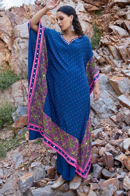 Buy_Pooja Rajgarhia Gupta_Blue Crepe V Neck Printed Kaftan Set _Online_at_Aza_Fashions