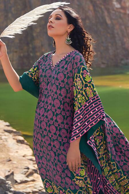 Pooja Rajgarhia Gupta Green Crepe V Neck Printed Kaftan Set Online at Aza Fashions Pooja Rajgarhia Gupta_Green Crepe V Neck Printed Kaftan Set _Online_at_Aza_Fashions
