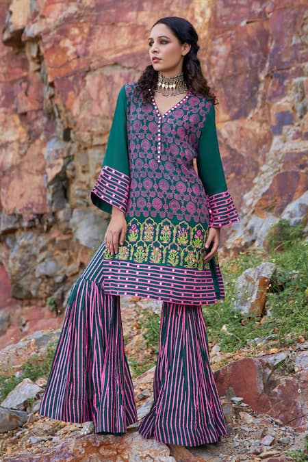 Shop Pooja Rajgarhia Gupta Green Georgette And Organza V Neck Printed Kurta & Sharara Set at Aza Fashions Shop_Pooja Rajgarhia Gupta_Green Georgette And Organza V Neck Printed Kurta & Sharara Set _at_Aza_Fashions