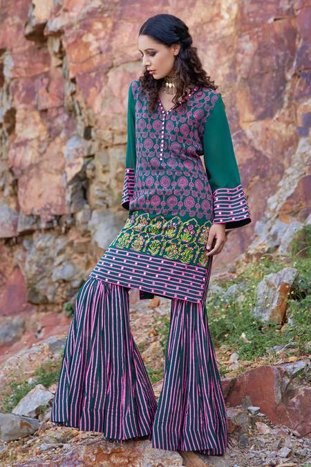 Pooja Rajgarhia Gupta Green Georgette And Organza V Neck Printed Kurta & Sharara Set Online at Aza Fashions Pooja Rajgarhia Gupta_Green Georgette And Organza V Neck Printed Kurta & Sharara Set _Online_at_Aza_Fashions