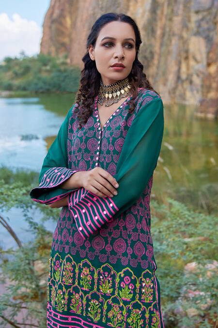 Pooja Rajgarhia Gupta Green Georgette And Organza V Neck Printed Kurta & Sharara Set at Aza Fashions Pooja Rajgarhia Gupta_Green Georgette And Organza V Neck Printed Kurta & Sharara Set _at_Aza_Fashions