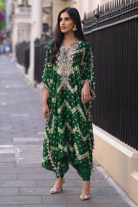 Payal Singhal_Green Silk Bandhani Notched Leheriya Kurta Set _Online_at_Aza_Fashions