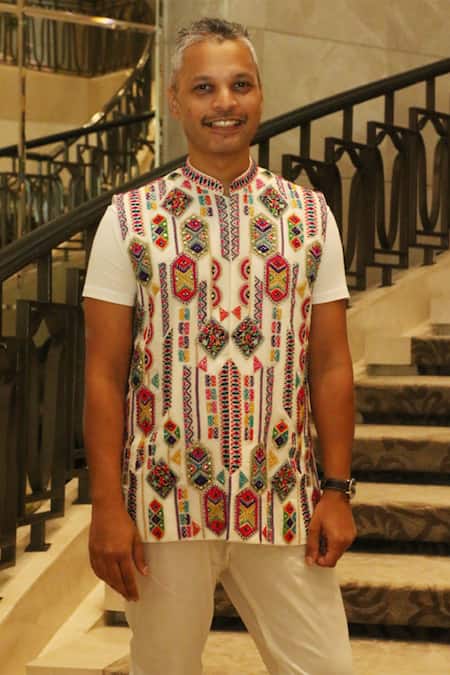 PS Men By Payal Singhal Amritsar Embroidered Bundi 