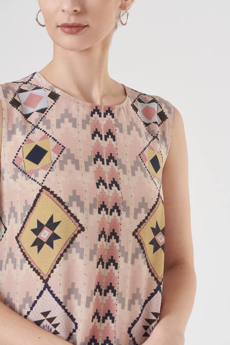 PS Pret By Payal Singhal Pink Crepe Mosaic Diamond Round Asymmetrical Tunic Online at Aza Fashions PS Pret By Payal Singhal_Pink Crepe Mosaic Diamond Round Asymmetrical Tunic _Online_at_Aza_Fashions