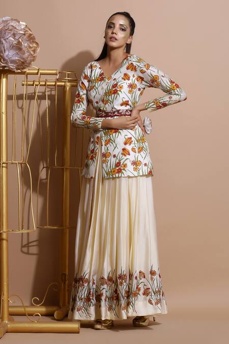 Pallavi Jaipur_Beige Chanderi, Shantoon, Bemberg V Neck Kurta And Skirt Set _Online_at_Aza_Fashions