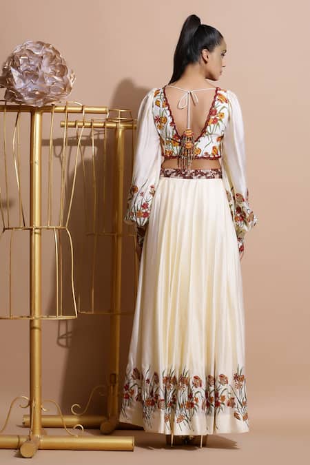 Shop_Pallavi Jaipur_Beige Chanderi, Shantoon, Bemberg V Neck Lehenga Set _at_Aza_Fashions